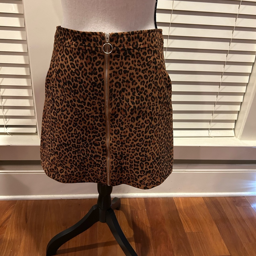 Glam Leopard Print Zip-Front Mini Skirt in Brown size M